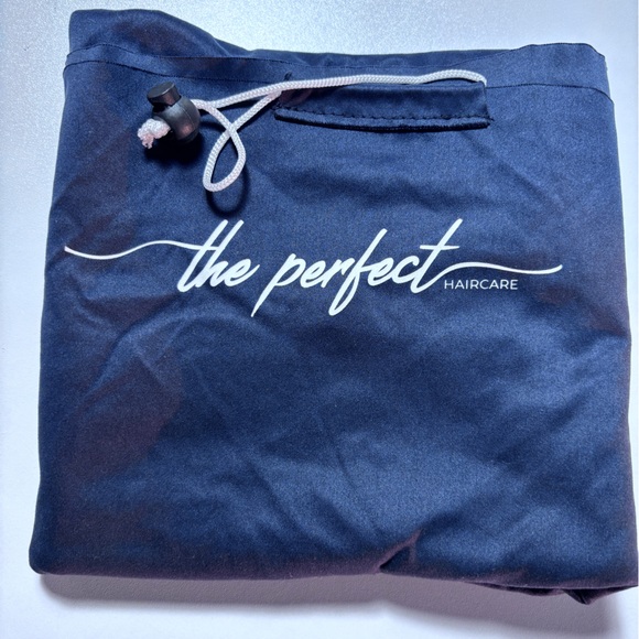 The Perfect Haircare micro fiber towel for curly hair - Picture 2 of 2